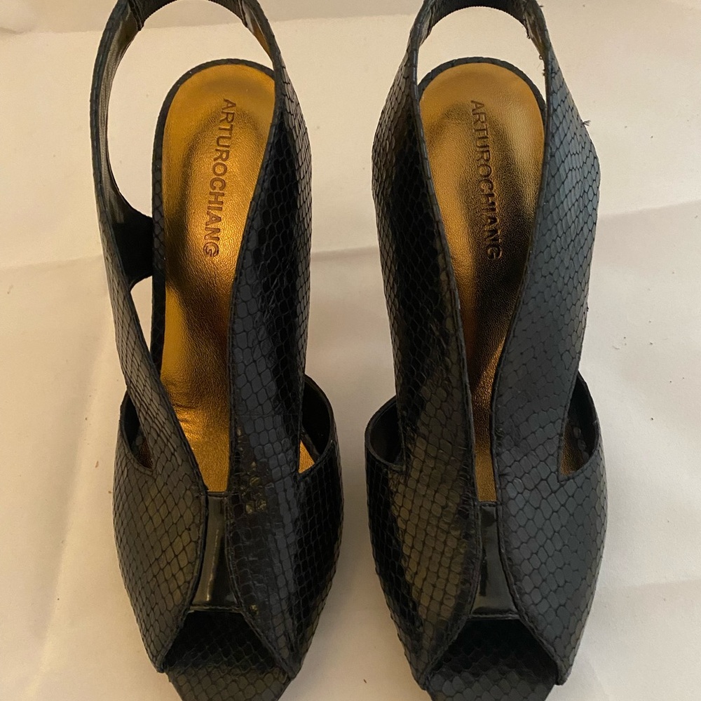 Arturo Chiang Black Leather Dressy Heeled Shoe
